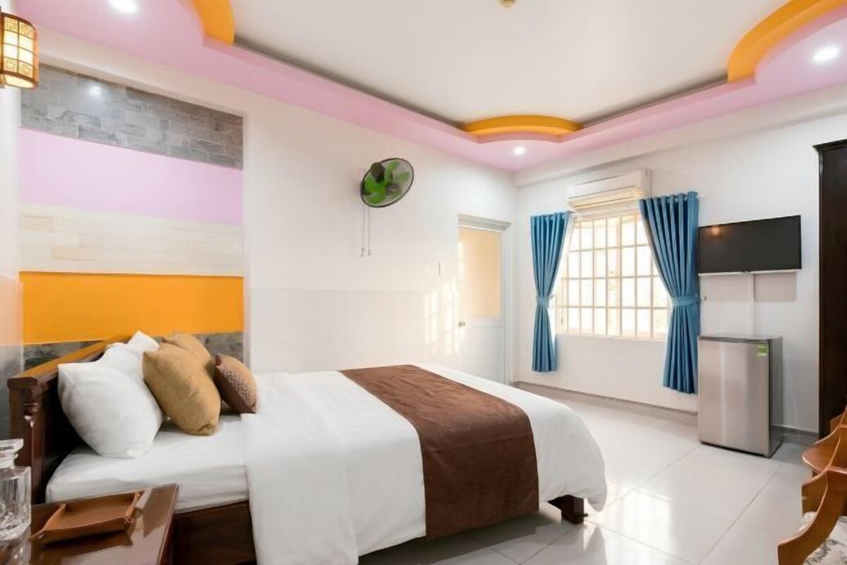 WiFi (free), bed sheets