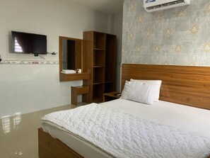 Standard Double Room | Minibar, desk, free WiFi, bed sheets