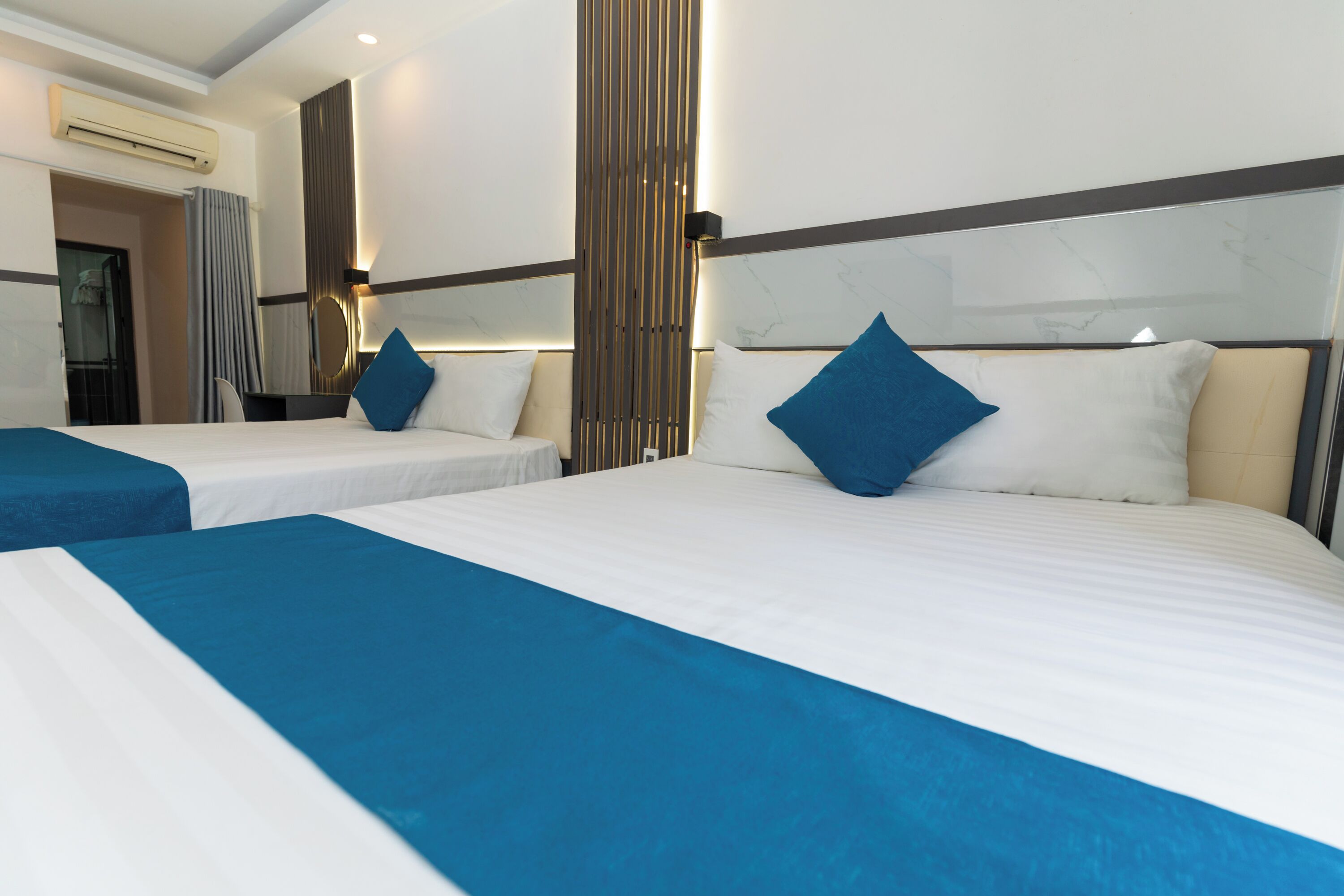 Family Room | Desk, free WiFi, bed sheets