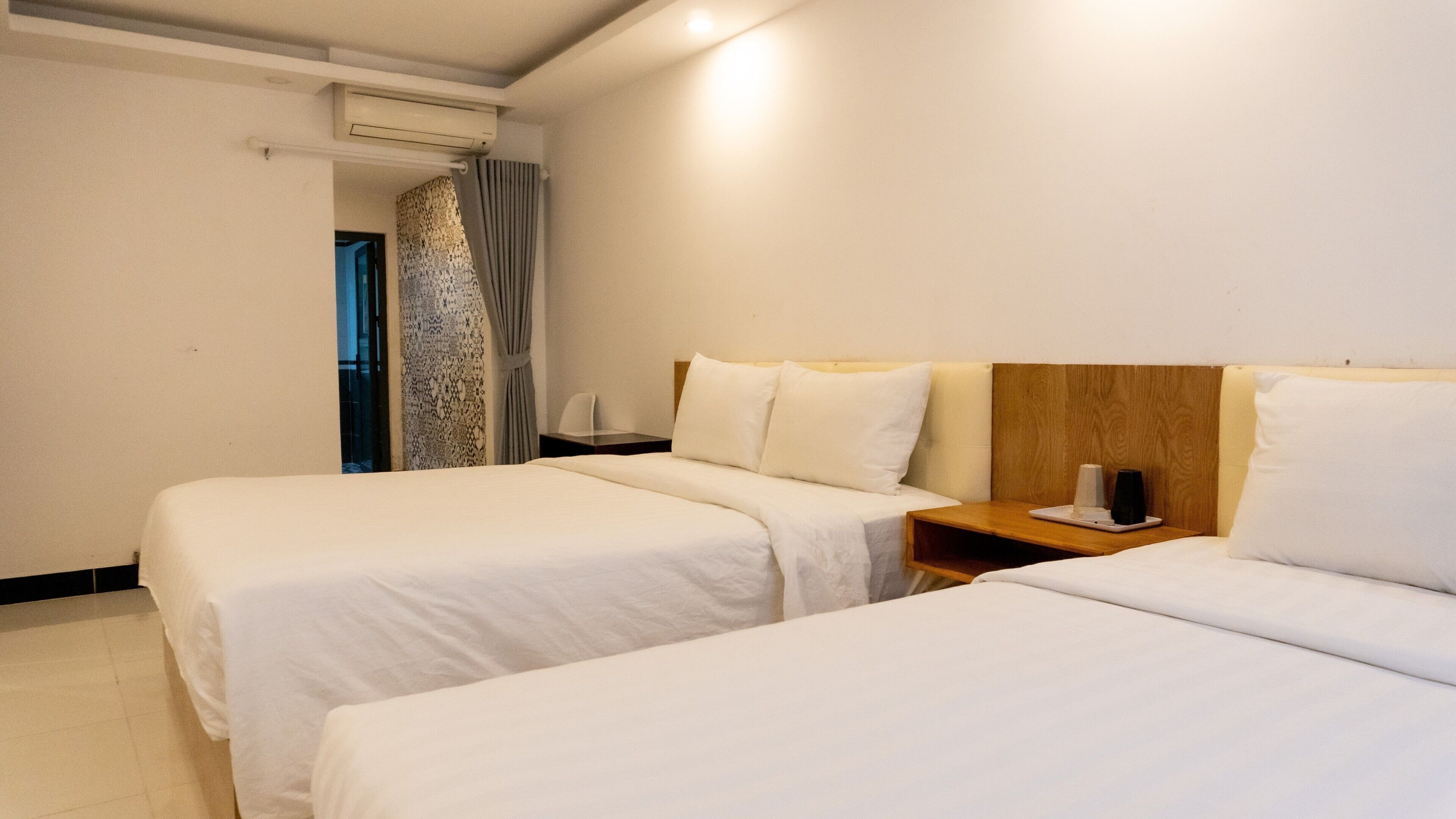 Desk, free WiFi, bed sheets