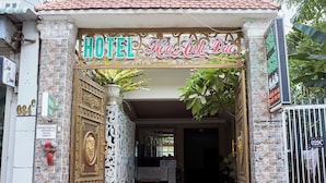 A hotel entrance with a sign reading "HOTEL Hoa Anh Dao" and a decorative gate. - Hoa Anh Dao 2 Hotel (Ho Chi Minh City)
