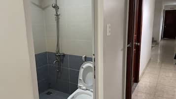 Superior Double Room | Bathroom | Shower, free toiletries, hair dryer, slippers
