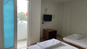 Superior Quadruple Room | Desk, free WiFi, bed sheets