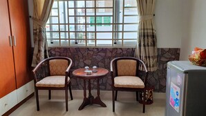 Deluxe Double Room | Meja, seterika/papan seterika, Wi-fi percuma, cadar katil 