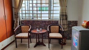 Kahden hengen deluxe-huone | Työpöytä, silitysrauta/-lauta, ilmainen Wi-Fi, vuodevaatteet