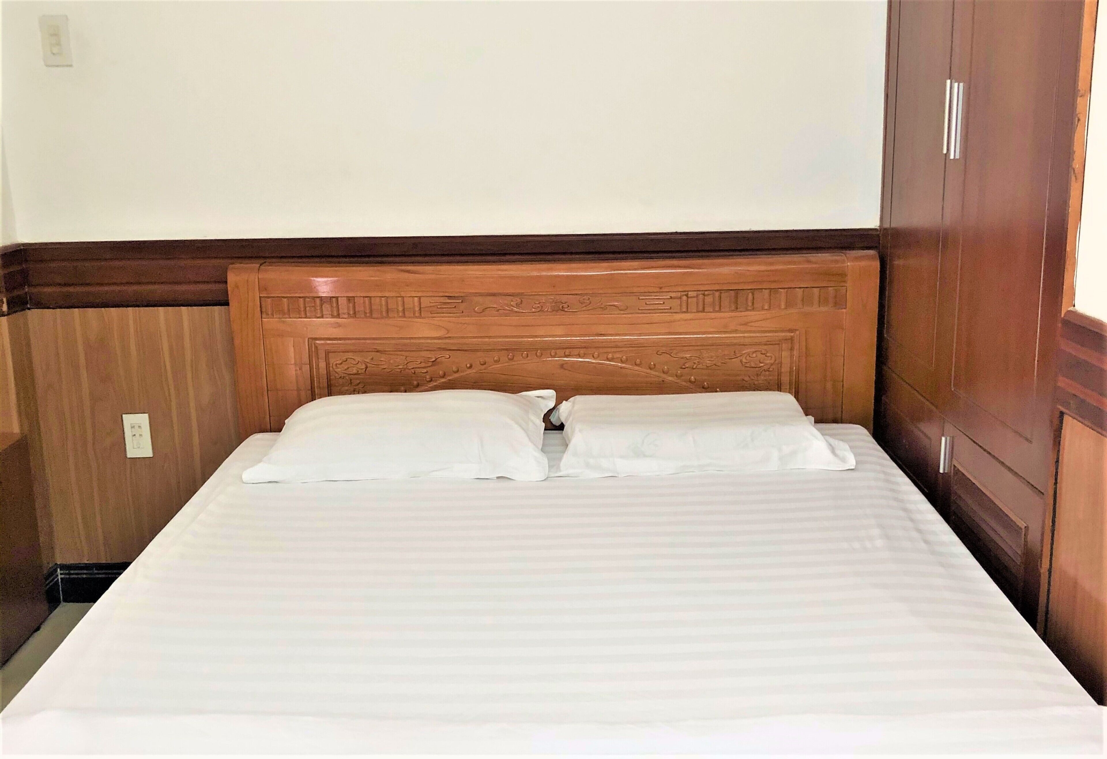 standard double room | desk, iron/ironing board, free wifi, bed sheets