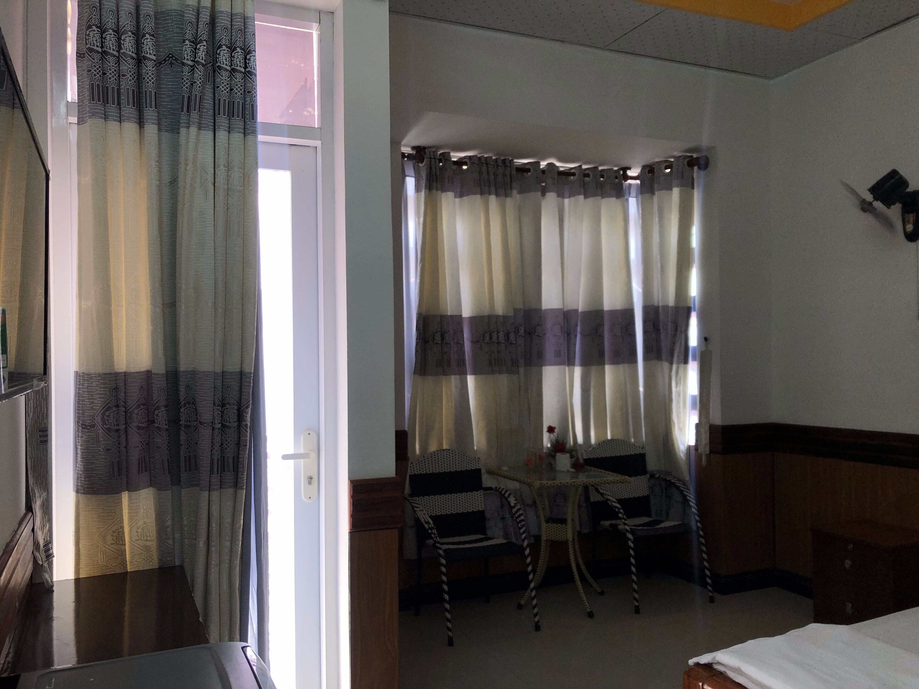 standard double room | desk, iron/ironing board, free wifi, bed sheets