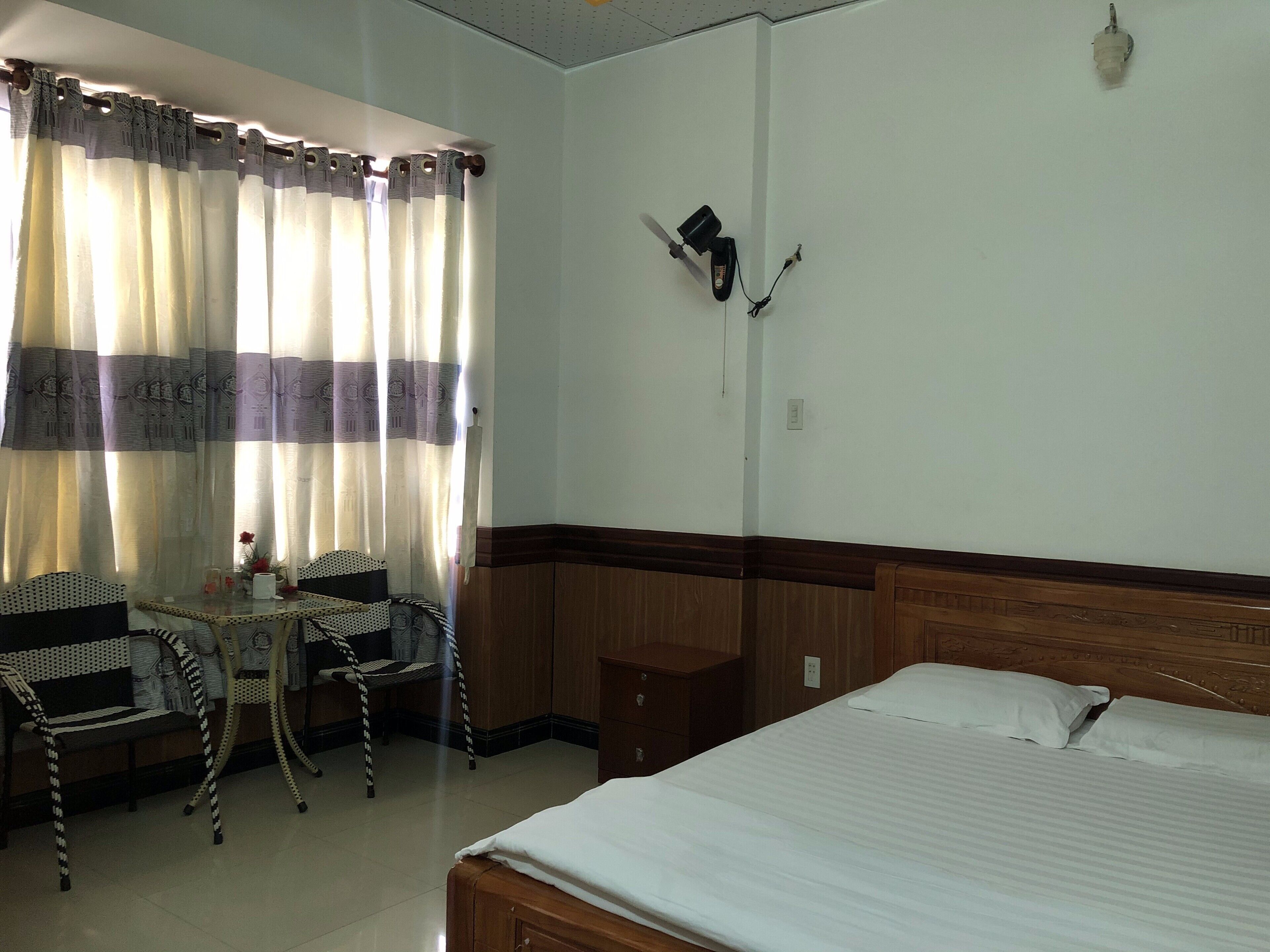 standard double room | desk, iron/ironing board, free wifi, bed sheets