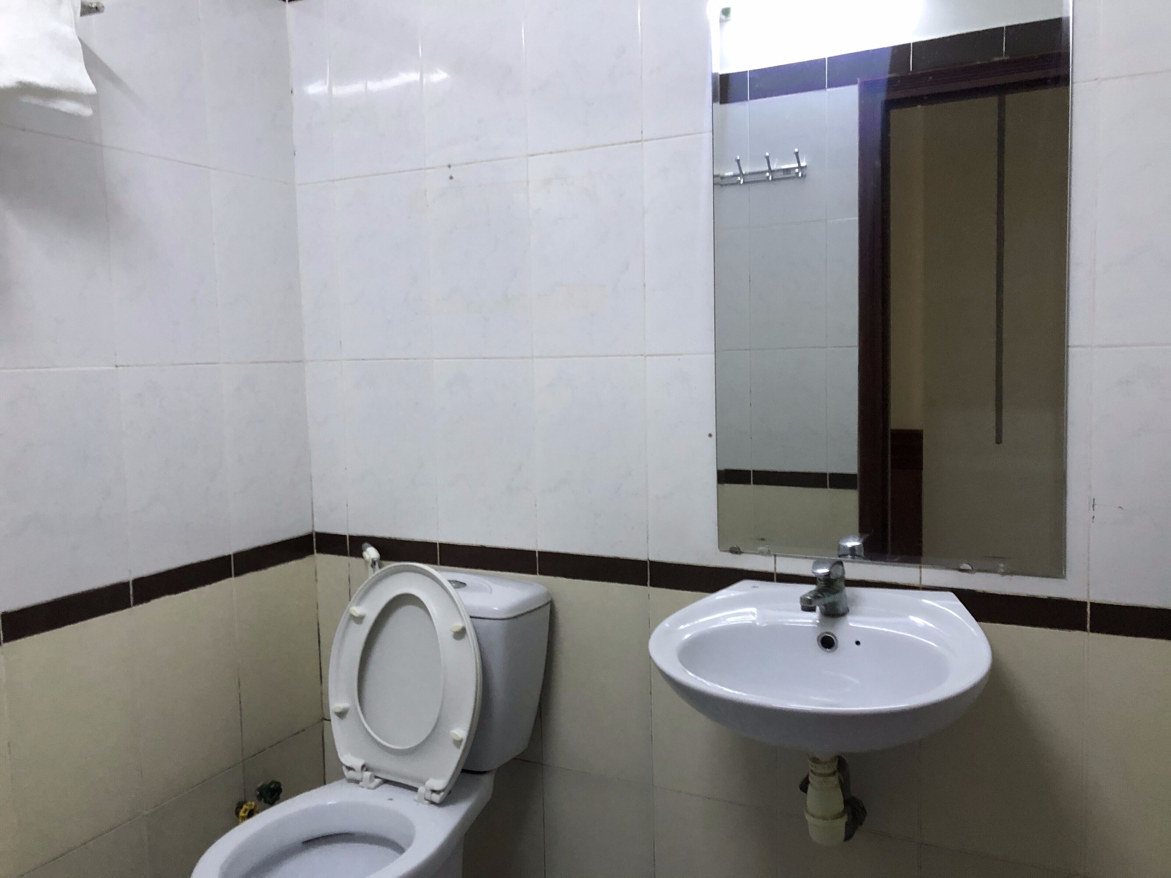 standard double room | bathroom | shower, free toiletries, slippers, towels