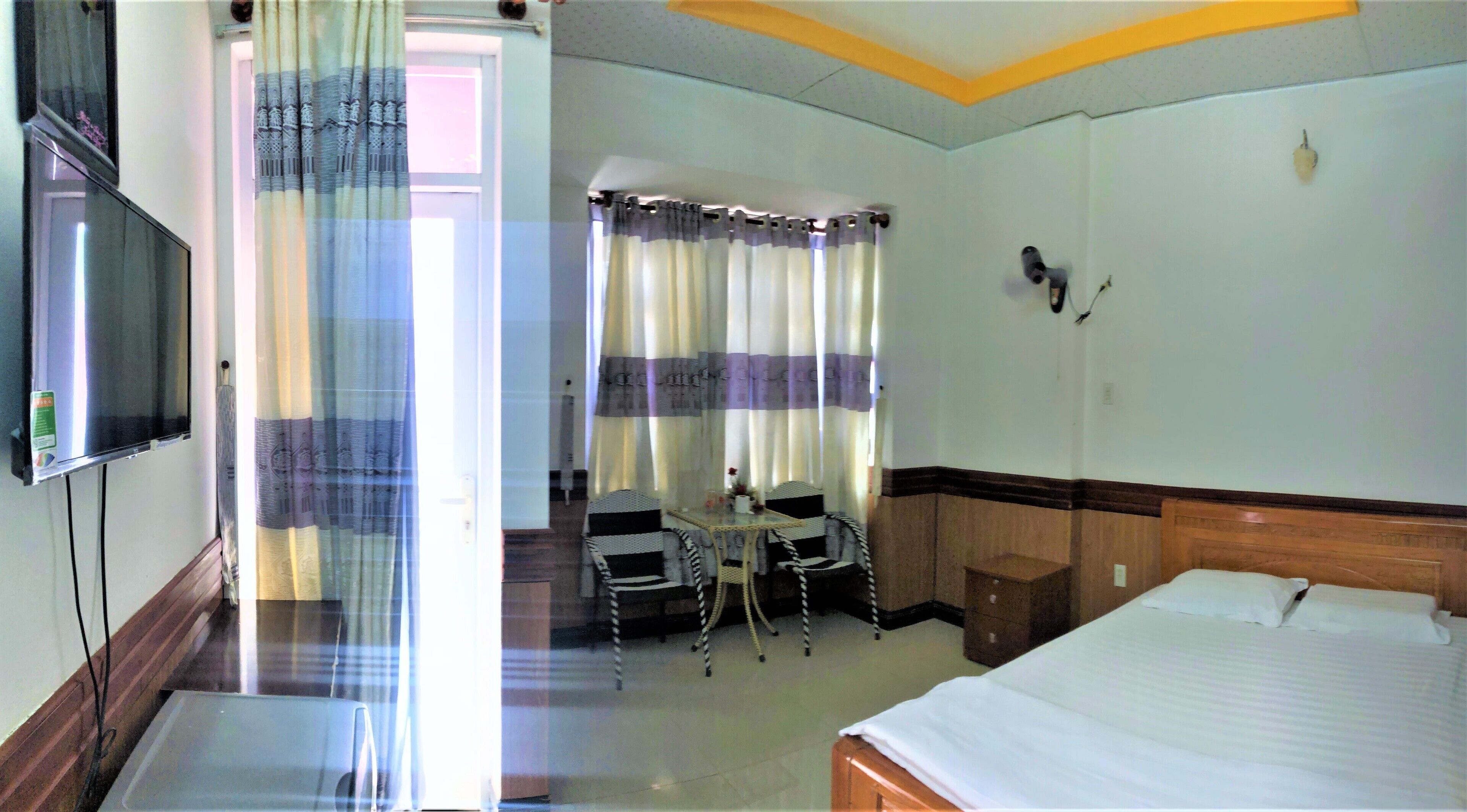 standard double room | desk, iron/ironing board, free wifi, bed sheets