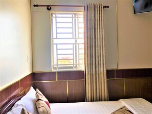 Quarto casal | Escrivaninha, ferros/tábuas de passar roupa, Wi-Fi de cortesia