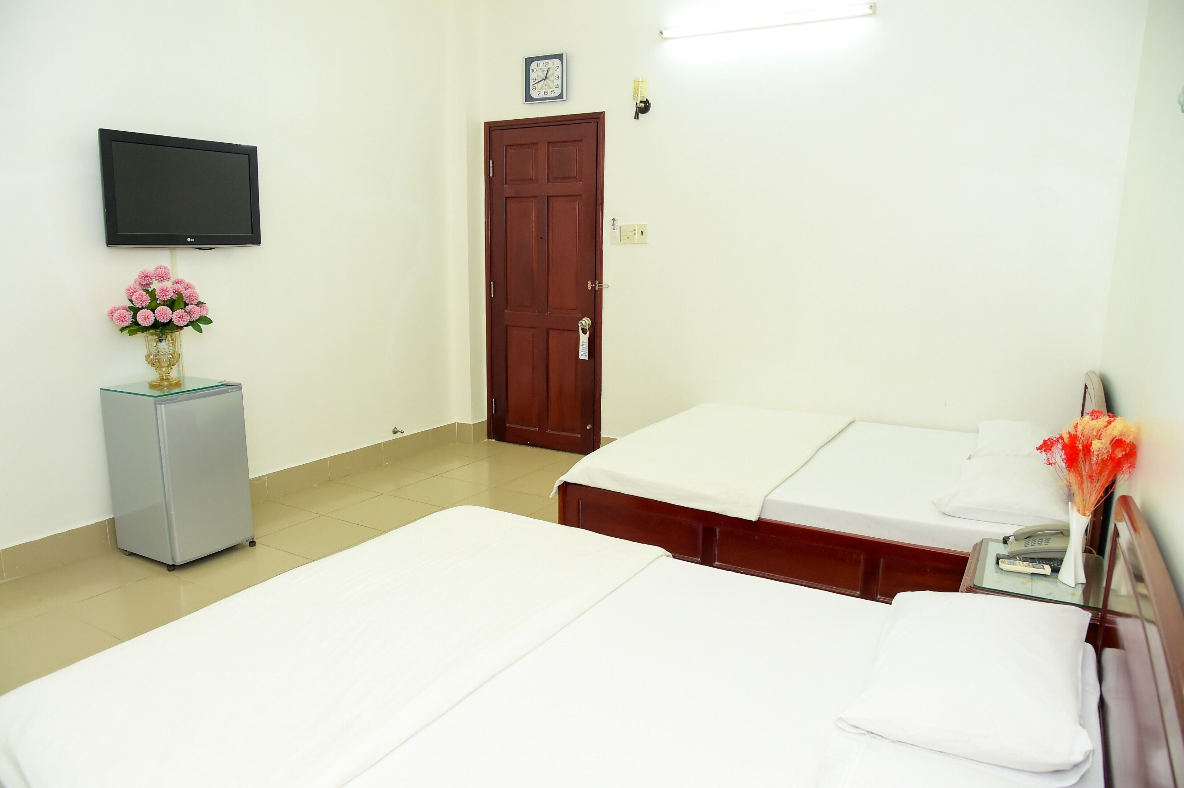 quadruple room | minibar, desk, free wifi, bed sheets