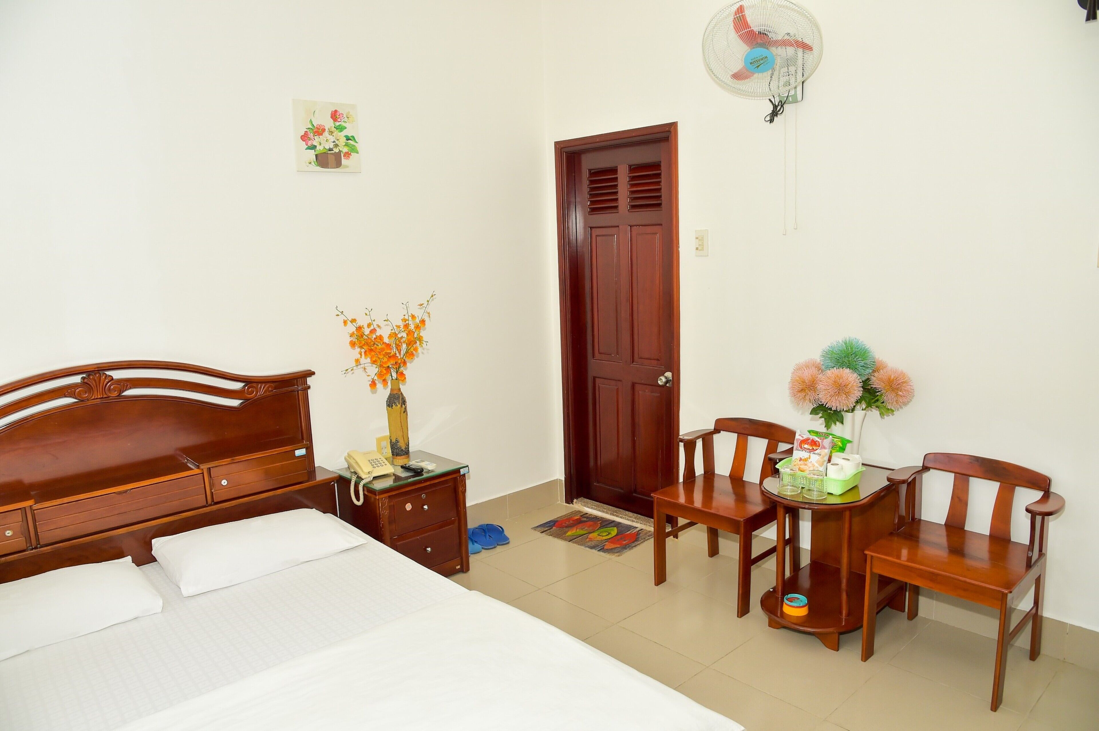 double room | minibar, desk, free wifi, bed sheets