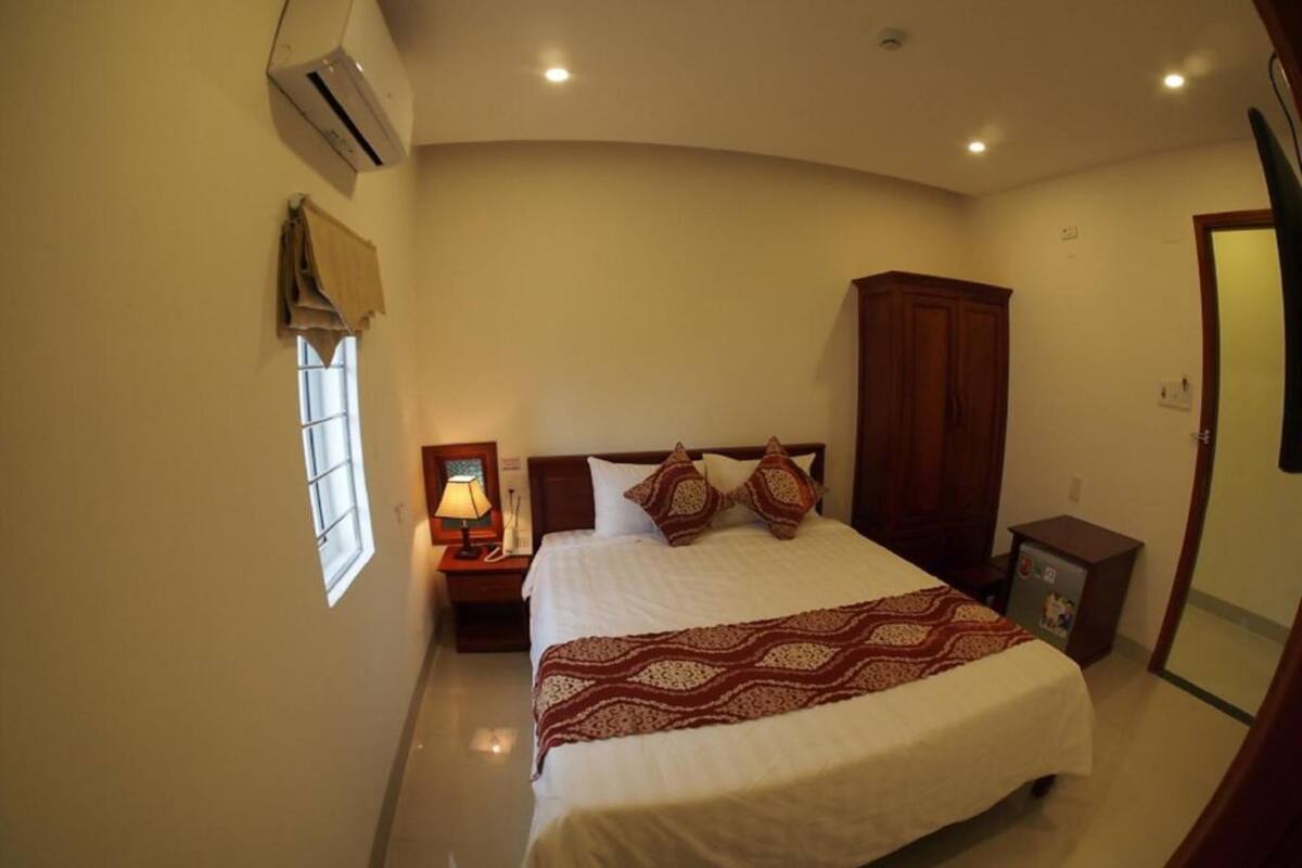 Double Room | Desk, iron/ironing board (on request), WiFi (free), bed sheets