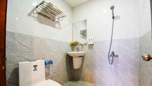 Family Room | Bathroom | Shower, rainfall showerhead, slippers, towels - Hung Thu Hotel (Da Nang)