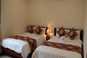 Kamar Keluarga | Meja kerja, setrika/meja setrika, Wi-Fi gratis, dan seprai linen