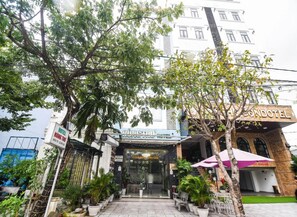 Front of property - Hung Thu Hotel (Da Nang)