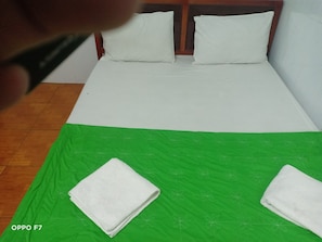 Superior Double Room | Desk, free WiFi, bed sheets - Hoang Dung Hotel (Ho Chi Minh City)