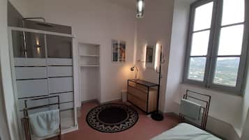 5 bedrooms, in-room safe, iron/ironing board, free WiFi