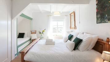 5 slaapkamers, een strijkplank/strijkijzer, gratis wifi, beddengoed