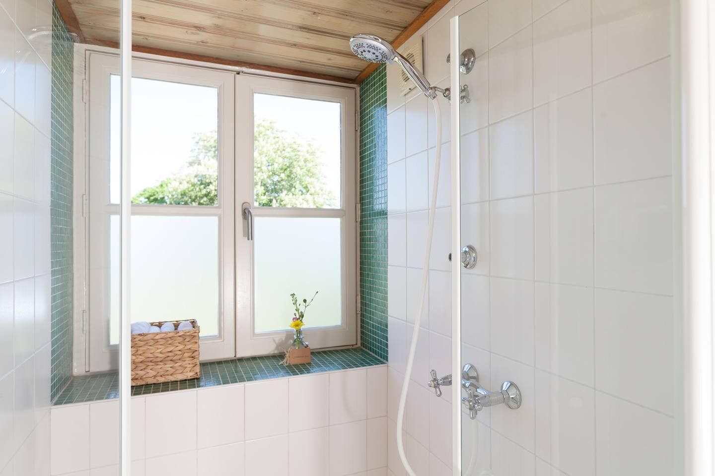 Bathtub, hair dryer, towels, soap