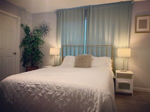 4 عدّة غرف نوم ومكواة/لوح كي وواي فاي مجانًا وملاءات أسرّة