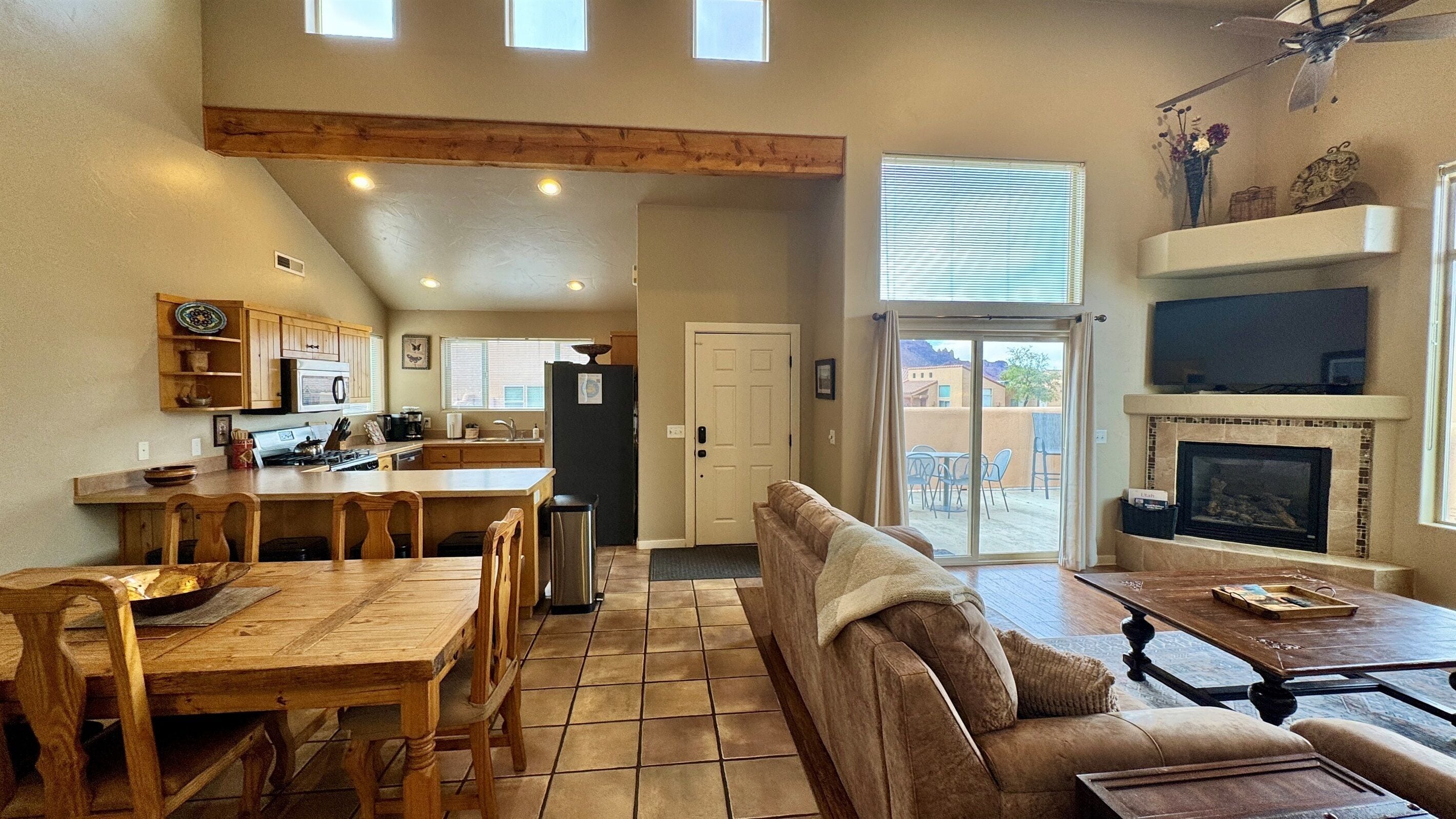 TV, fireplace, DVD player, books