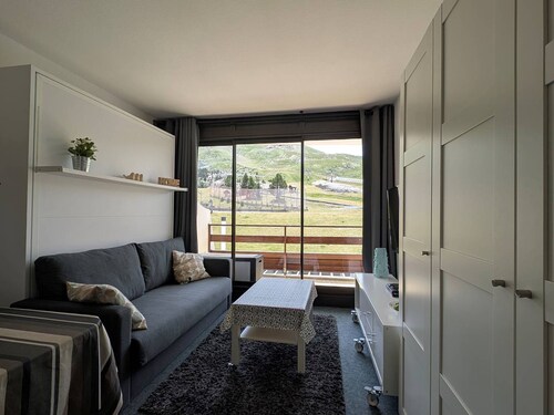 Cozy studio for 4 with balcony and Wi-Fi, direct access to slopes