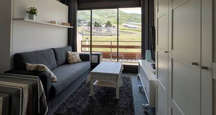 Cozy studio for 4 with balcony and Wi-Fi, direct access to slopes
