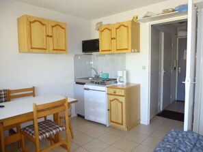 Fridge, microwave, stovetop - Studio 4 pers, near slopes with balcony and parking (Arette)