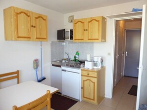 Fridge, microwave, stovetop