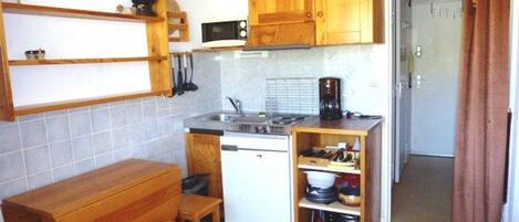 Fridge, microwave, stovetop