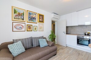 公寓 (One Bedroom Apartment  - 2 Mali) | 客廳 | 電視