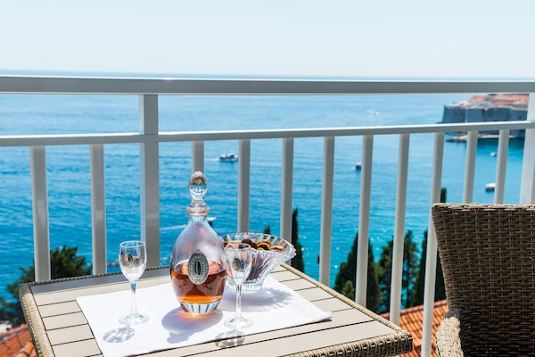 Apartamento (One Bedroom Apartment  - 2 Mali) | Sacada