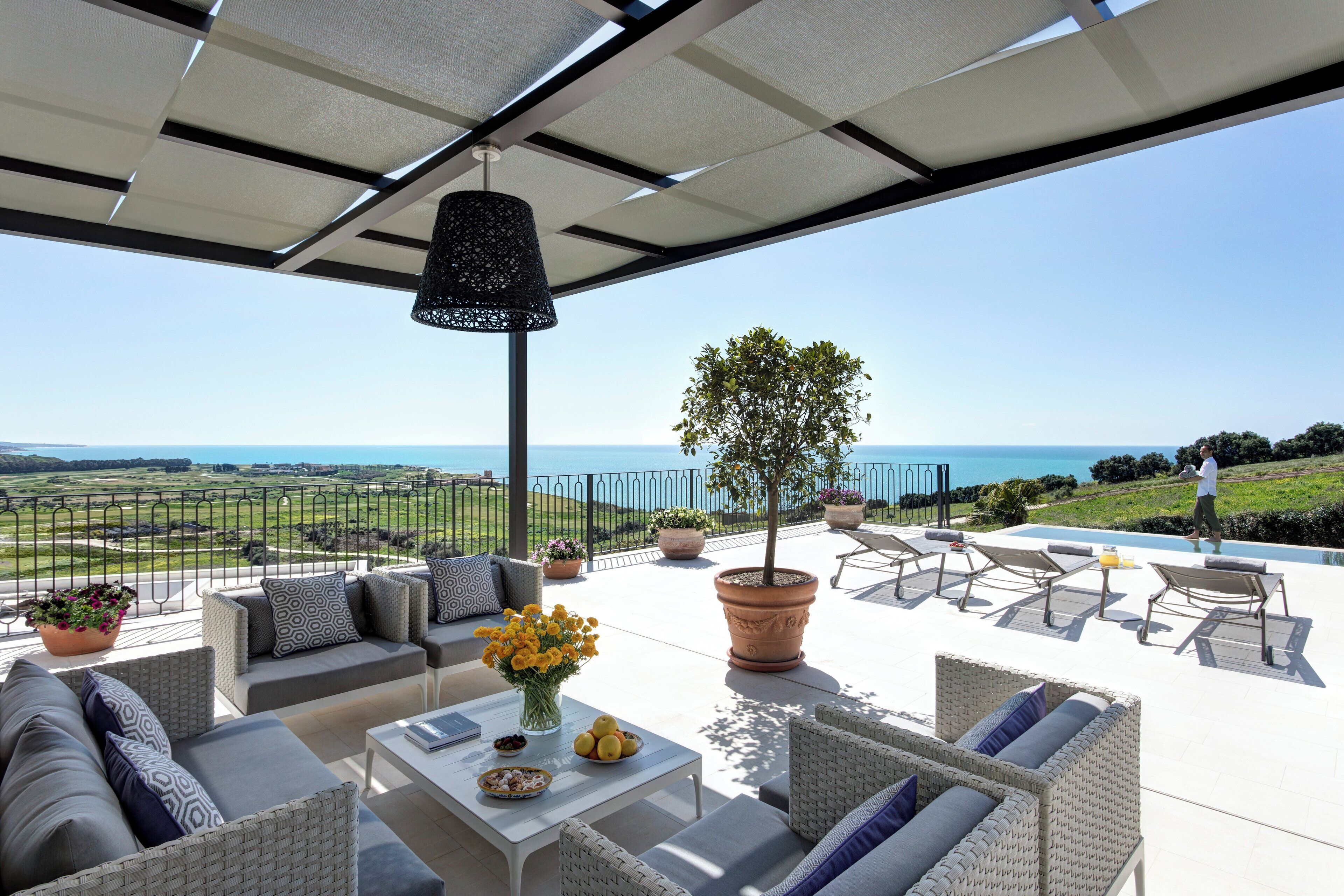 Safe på rommet, skrivebord og skrivebord for bærbar PC