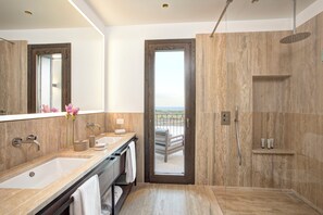 浴袍、拖鞋、毛巾