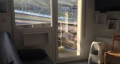 Cozy Studio for 4 at Foot of Slopes, Balcony, Ski Locker, Free Parking, Near Shops, Arette