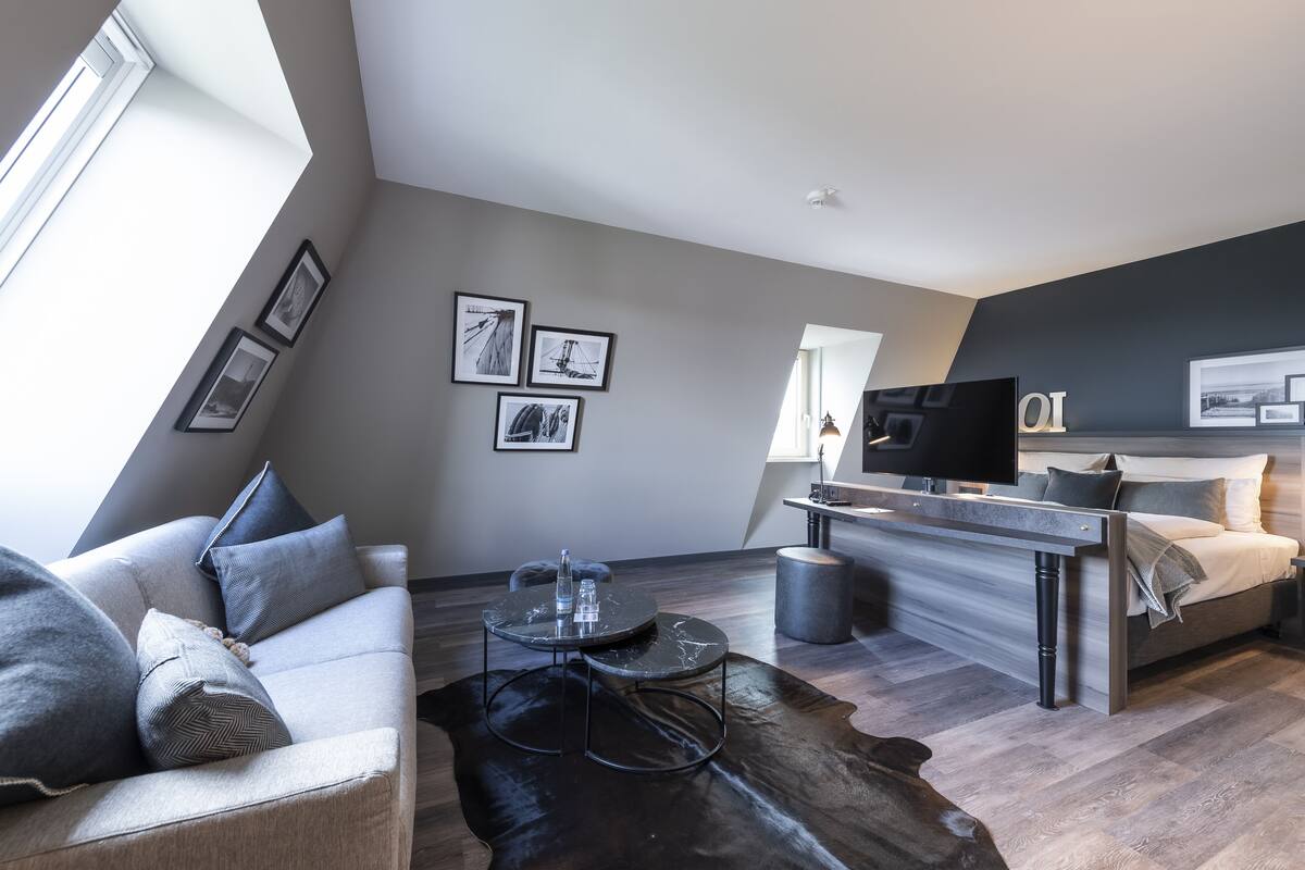 1 bedroom, in-room safe, desk, soundproofing