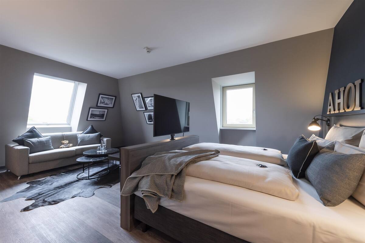 in-room safe, desk, soundproofing, iron/ironing board