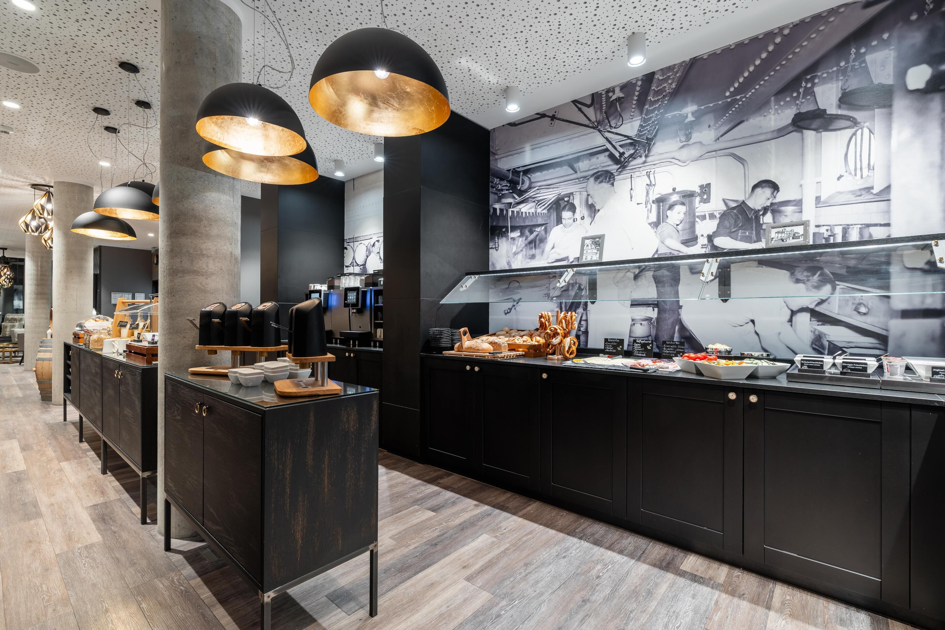 Petit déjeuner buffet (16.90 EUR par personne)