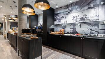 Petit déjeuner buffet (16.90 EUR par personne)