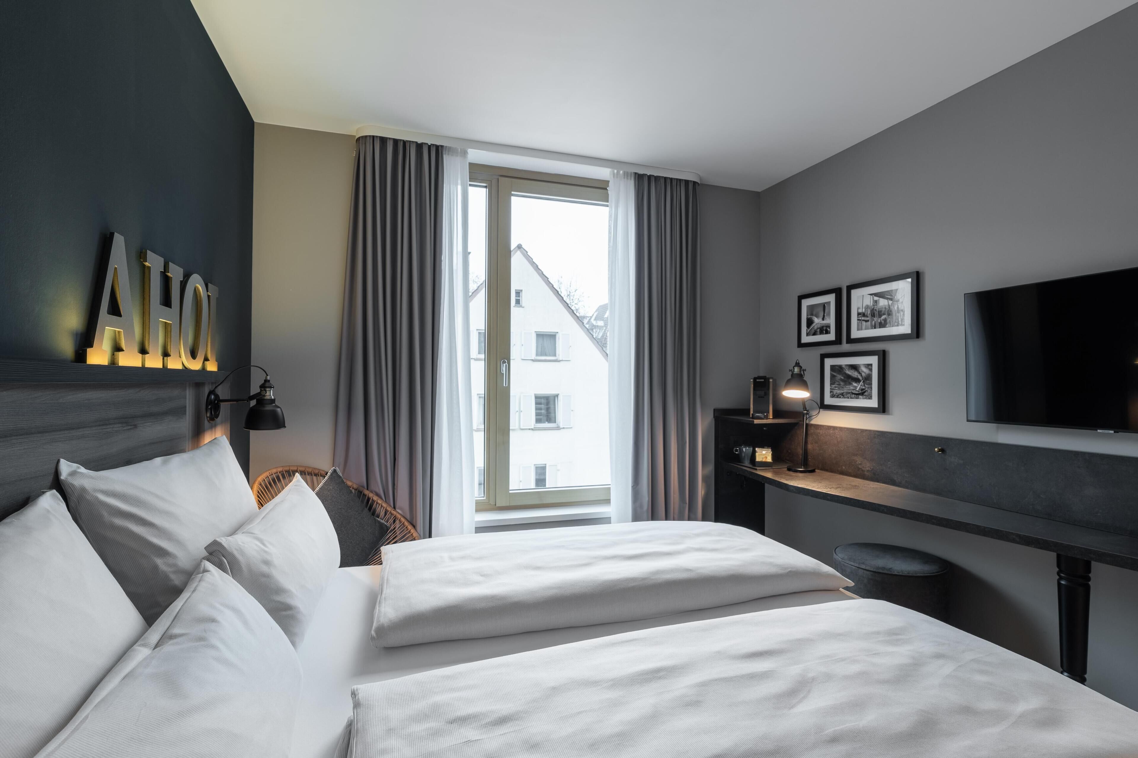 Phòng Tiêu chuẩn | Két bảo mật tại phòng, bàn, phòng cách âm, bàn ủi/dụng cụ ủi quần áo 