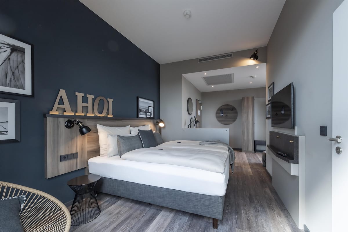 1 bedroom, in-room safe, desk, soundproofing