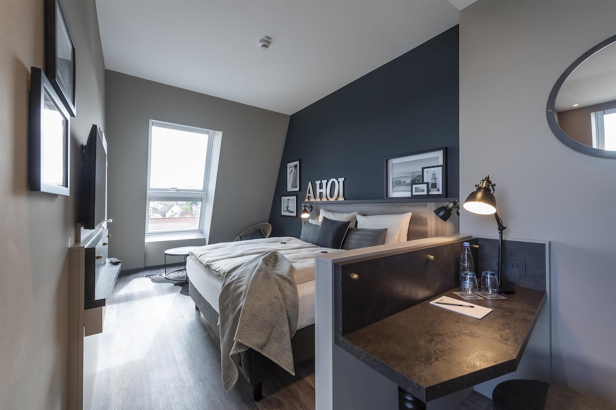 1 bedroom, in-room safe, desk, soundproofing