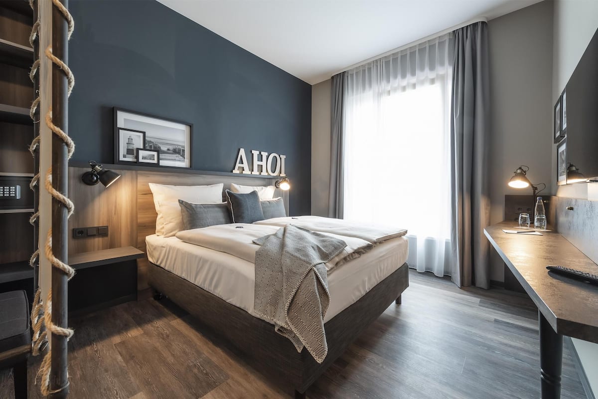 1 bedroom, in-room safe, desk, soundproofing