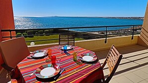 Outdoor dining - Comfortable 35m² with terrace, 2⭐, WIFI in Sète (Sète)