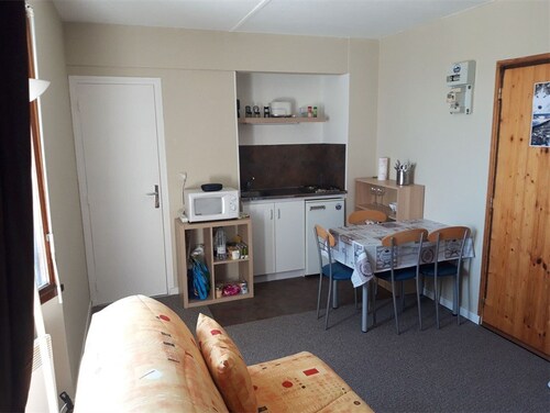 Cozy Studio for 4 with Valley View, Direct Access to Slopes, Free Parking, Ski Locker & Elevator