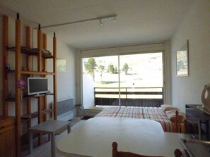 Room - Studio for 4 with balcony, at the foot of the slopes, free parking, elevator (Arette)