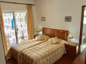 4 chambres, fer et planche à repasser, Wi-Fi gratuit, draps fournis