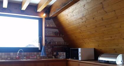 Spacious Chalet for 10 with Free Parking, Ski Storage, and Modern Amenities